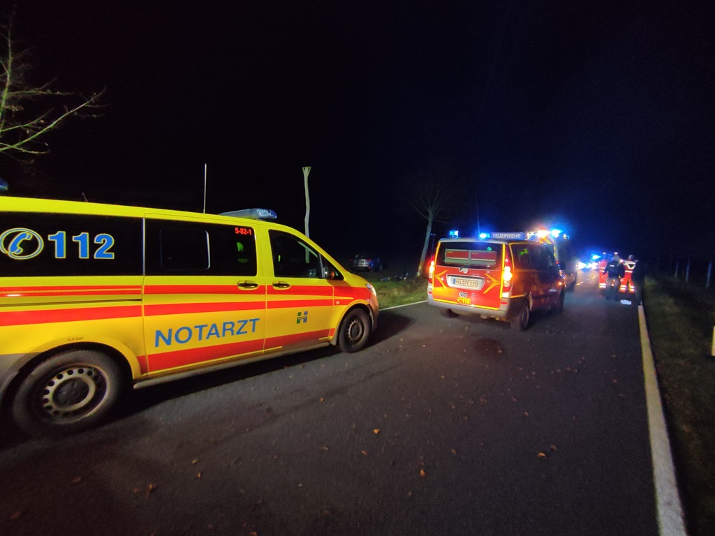 reportnet24.de - Kleßen-Görne: Mehrere Personen mit SUV auf der L 17  verunglückt, Rettungshubschrauber im Einsatz